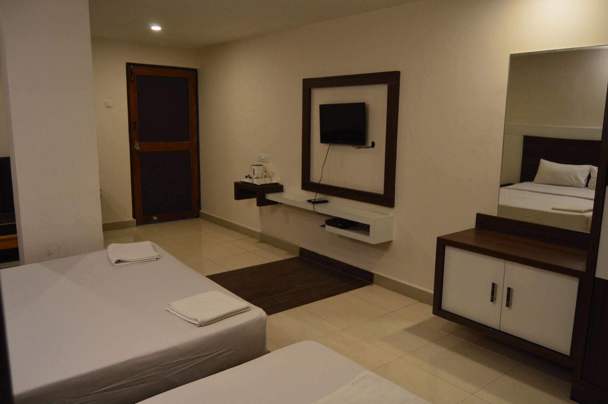 Qik Stay @ S.K. Continental Mysore Exterior photo